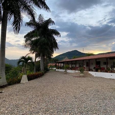 Finca Campestre Con Hermosa Vista Anapoima Eksteriør billede