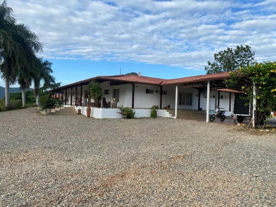 Finca Campestre Con Hermosa Vista Anapoima Eksteriør billede